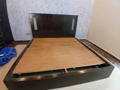 King size Bed with 2 side tables | Dressing table