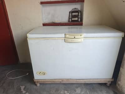 waves freezer in good condition