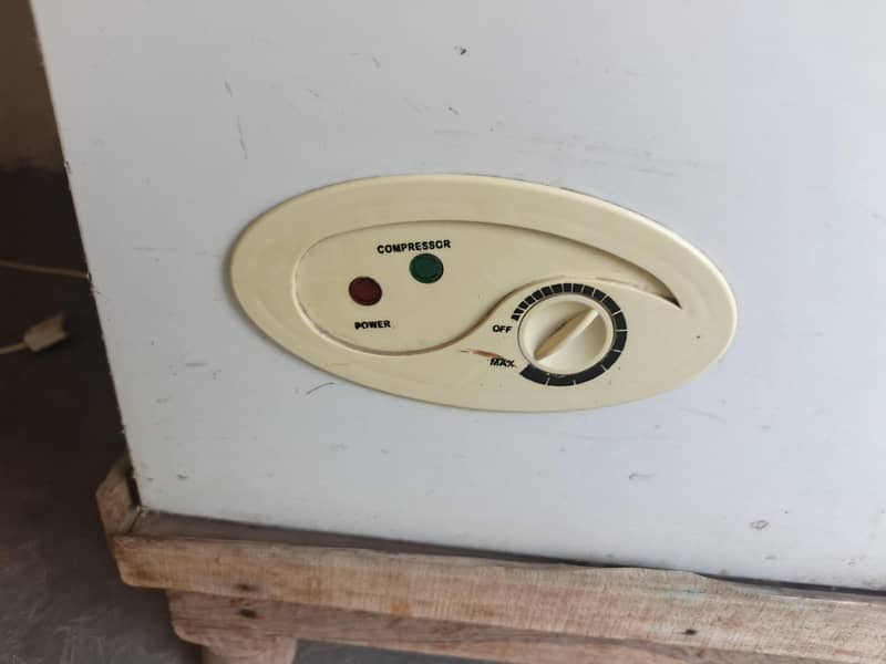 waves freezer in good condition 1