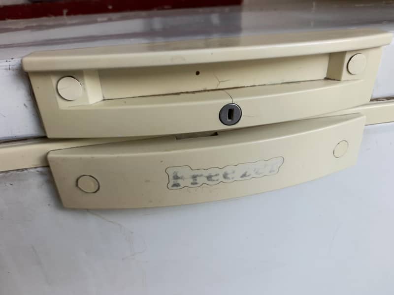 waves freezer in good condition 2