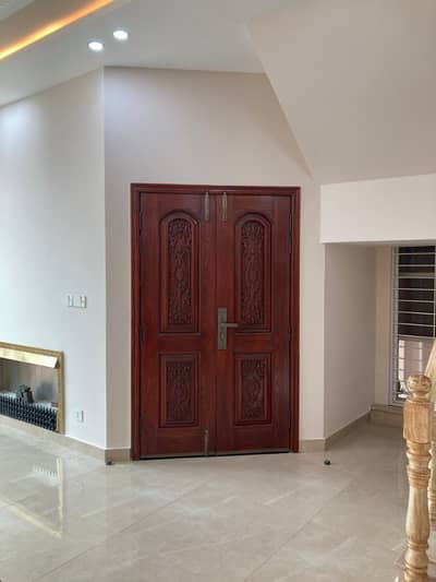 5 MARLA ELEGANT AND FULLY MAINTAINED SUPER HOT LOCATED BUNGALOW IS AVAILABLE IN THE BEST BLOCK OF DHA LAHORE.