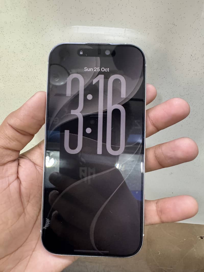 Apple iPhone 16 Pro 0