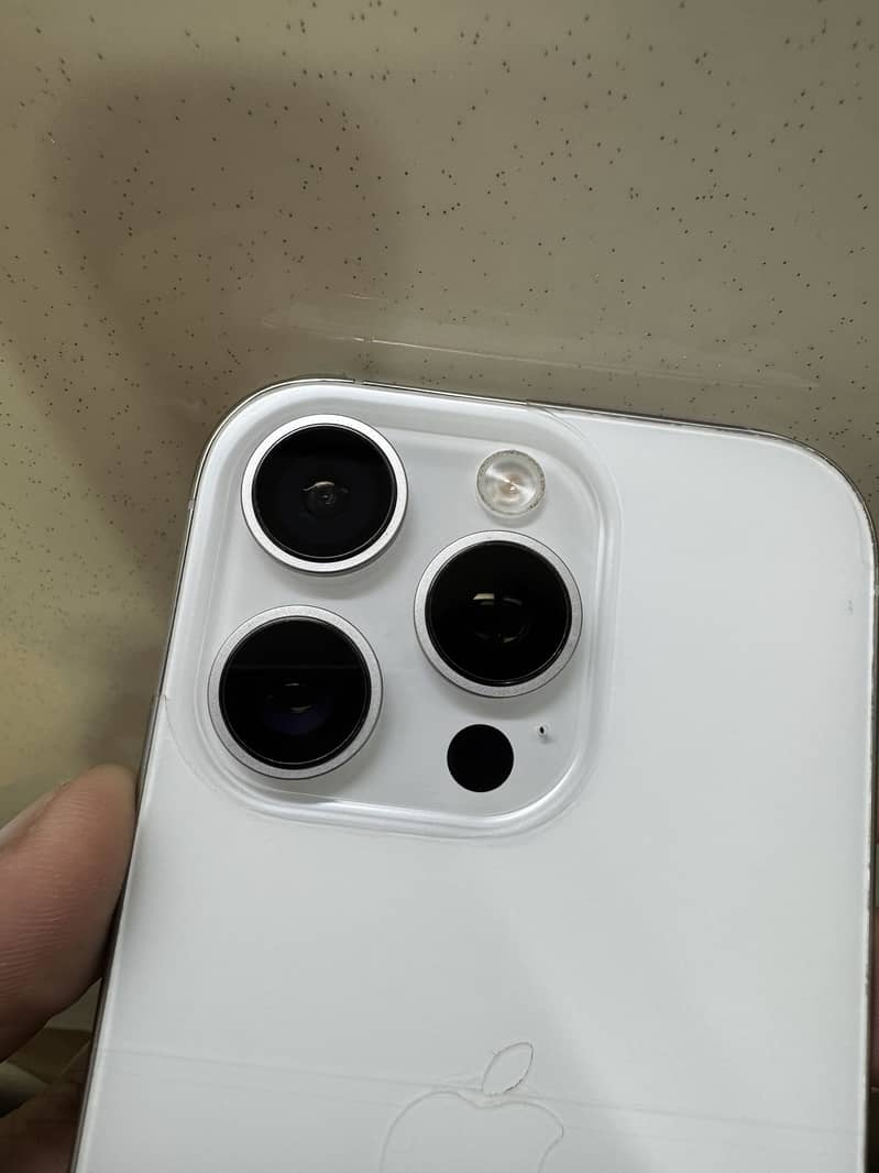 Apple iPhone 16 Pro 4