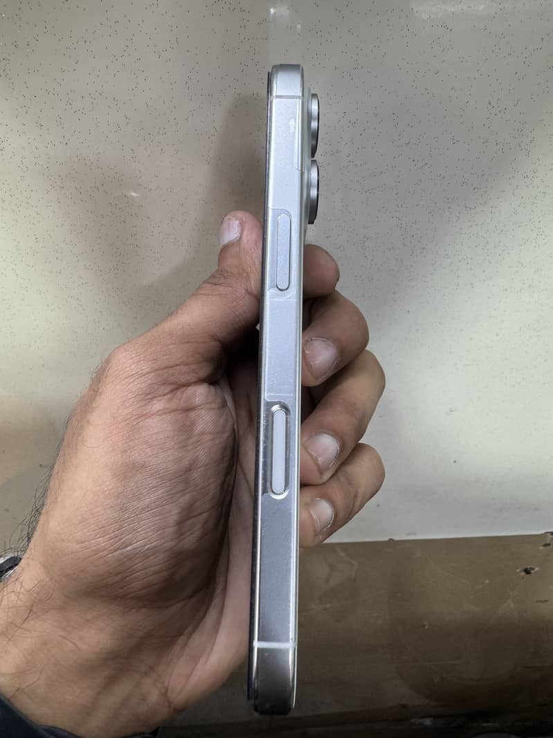 Apple iPhone 16 Pro 5