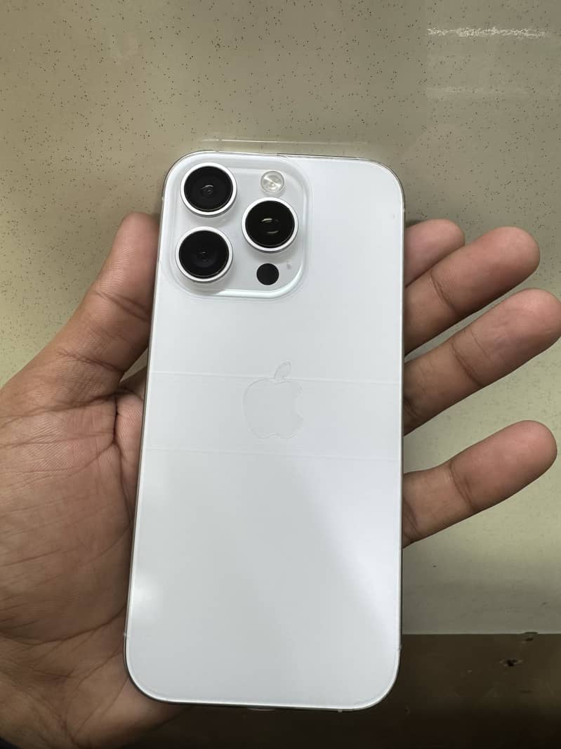 Apple iPhone 16 Pro 8