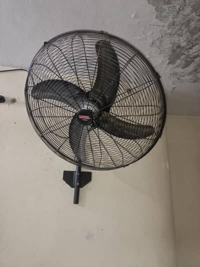 Royal Magnum Bracket Fan 24"