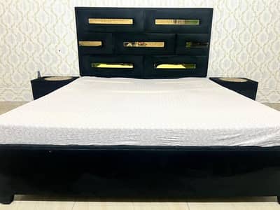 Beautiful Complete Bedset in Excellent Condition