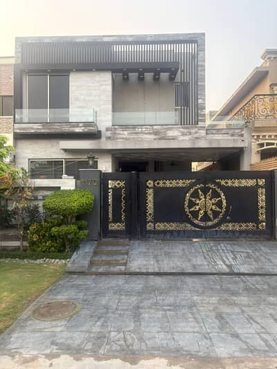 10 MARLA ELEGANT AND FULLY MAINTAINED SLIGHTLY USED BUNGALOW FACING PARK WITH SQ IN BASEMENT IS AVAILABLE IN THE BEST BLOCK OF DHA LAHORE.