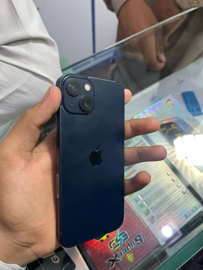 Apple iPhone 13