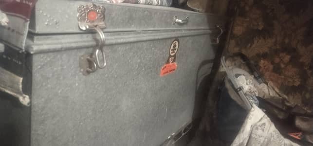 peti aur trunk for sale