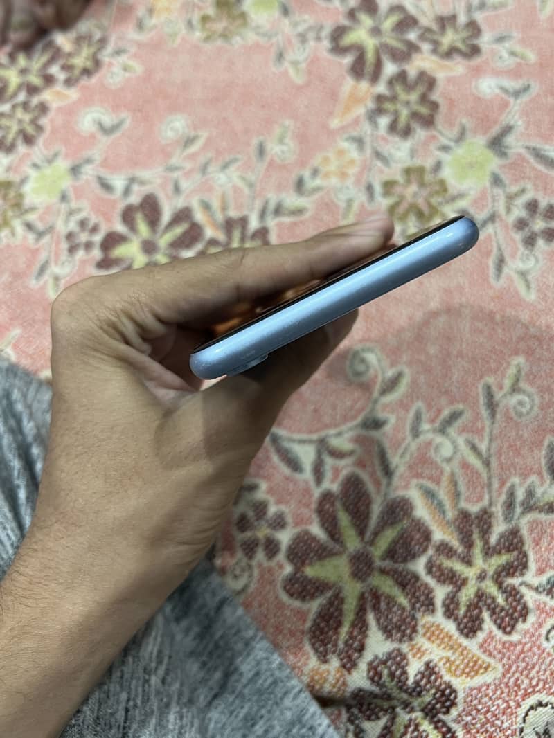 Apple iPhone XR 4