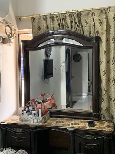 WOODEN DRESSING TABLE FOR SALE