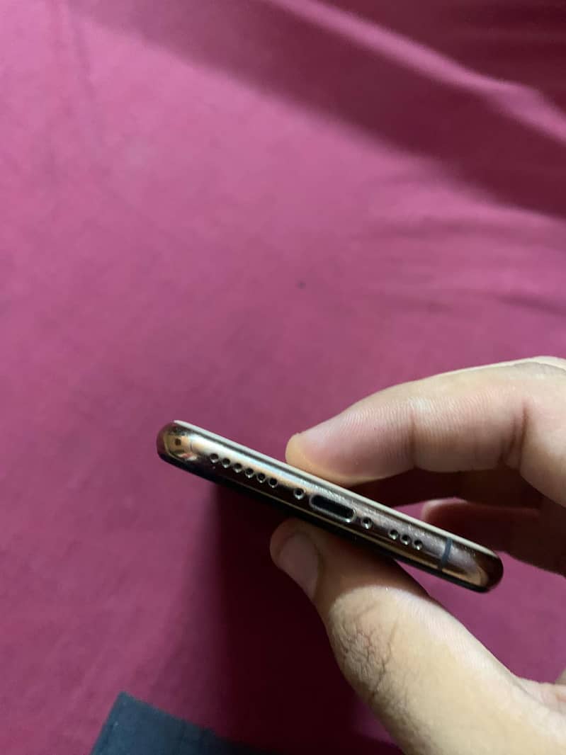 Apple iPhone XS 5