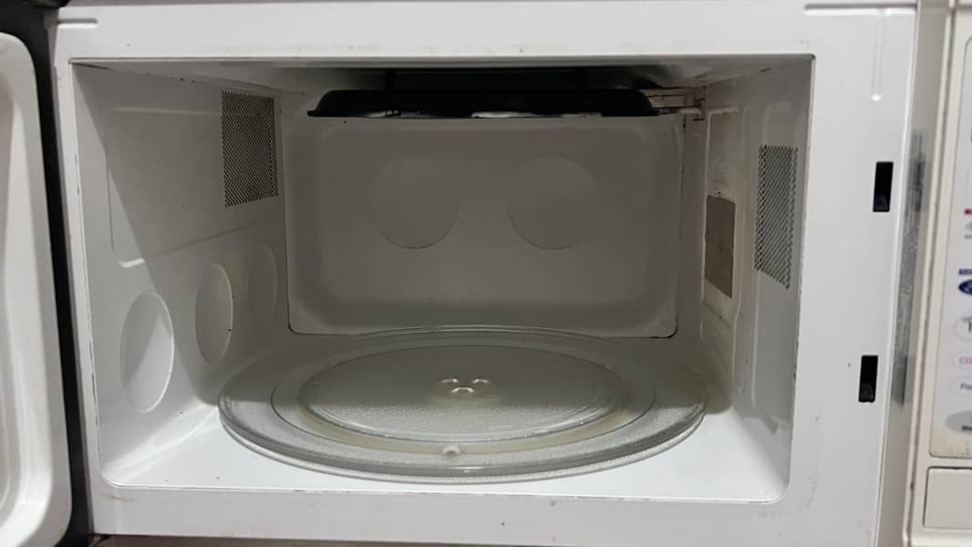 Dawlance Microwave 4