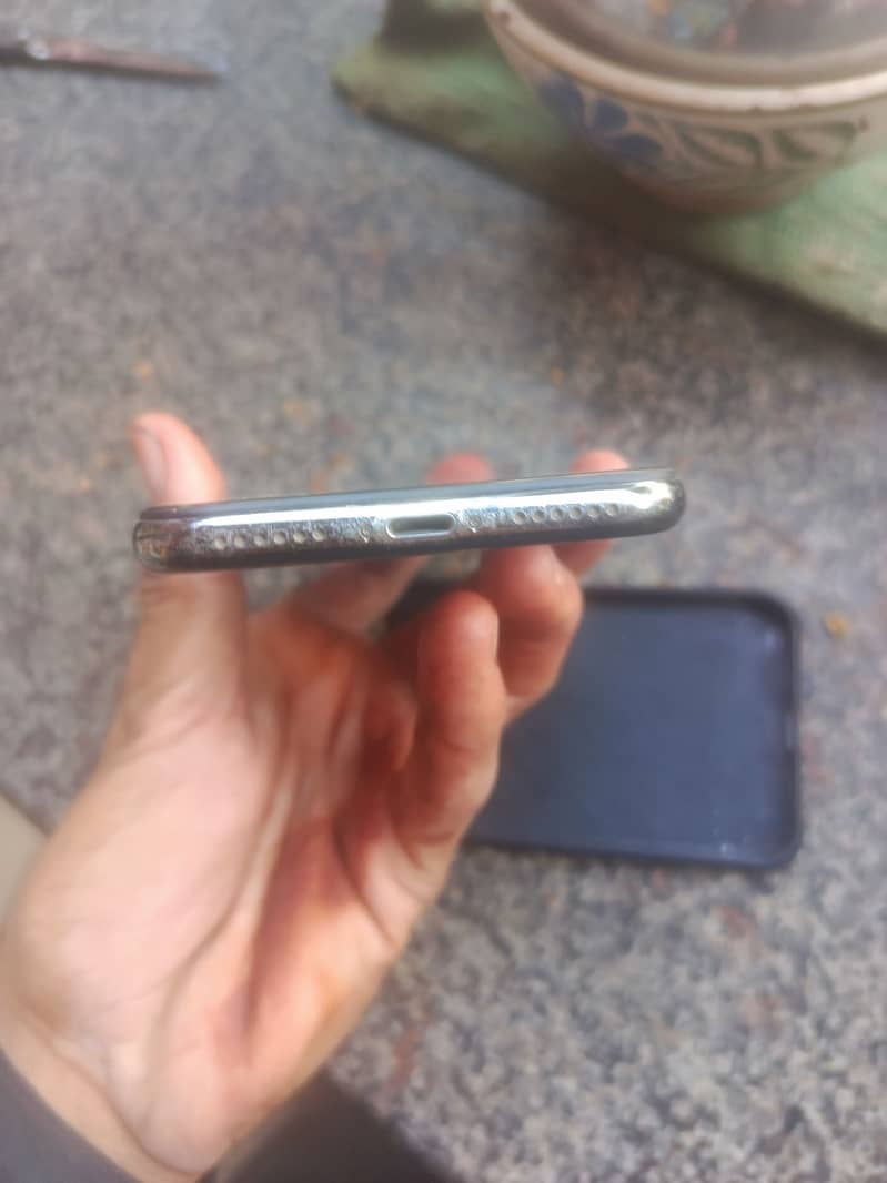 Apple iPhone X 3