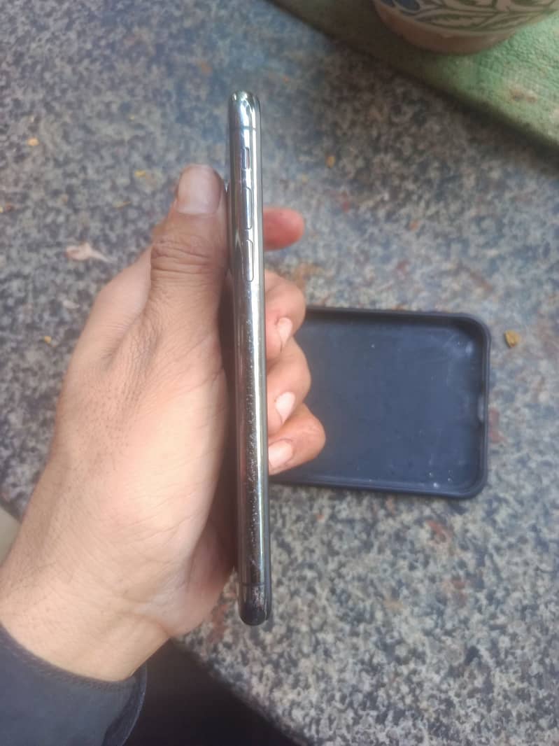 Apple iPhone X 5