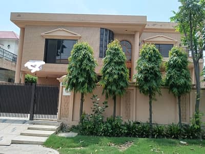 1 Kanal Owner-Built 6-Bedroom House For Sale in DHA Phase 1 Lahore 1 Servant Quarter, Prime Location