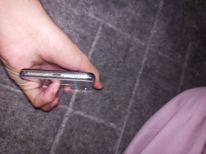 Apple iPhone X 3