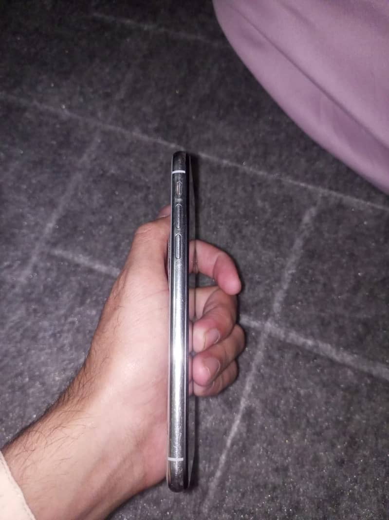 Apple iPhone X 4
