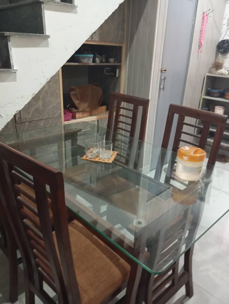 Dinning table 0