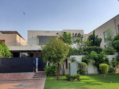 1 KANAL ELEGANT AND FULLY MAINTAINED BUNGALOW NEAR JALAL SONS IS AVAILABLE IN THE BEST BLOCK OF DHA LAHORE