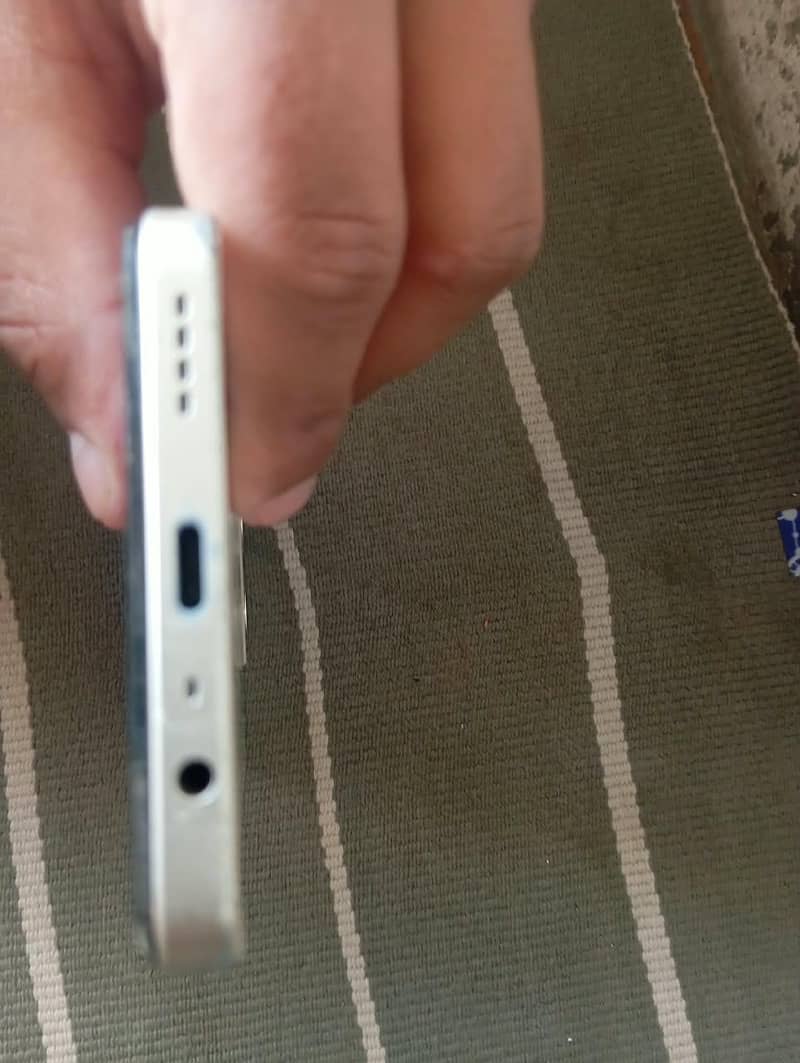 Realme C61 4