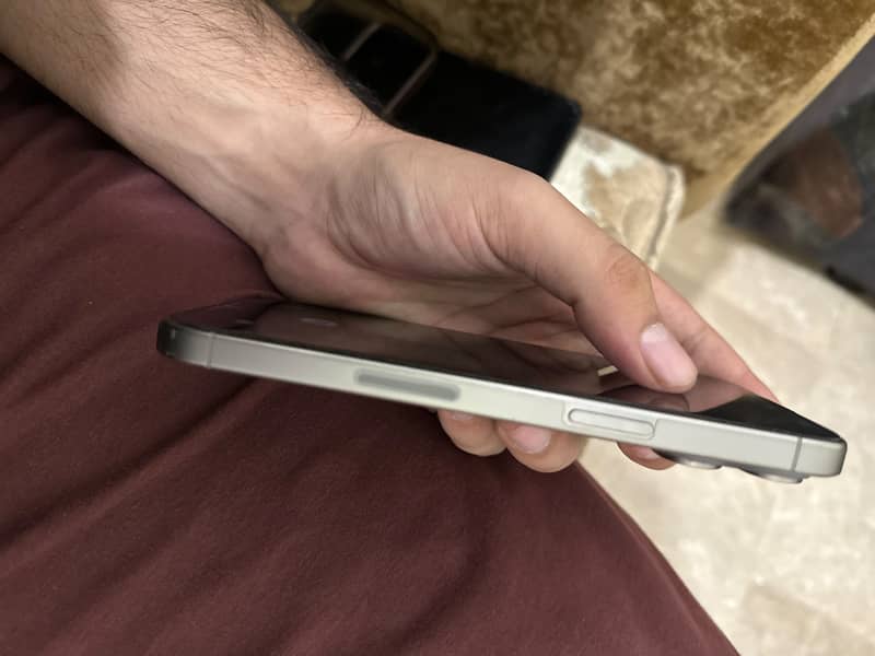 Apple iPhone 15 Pro Max 5