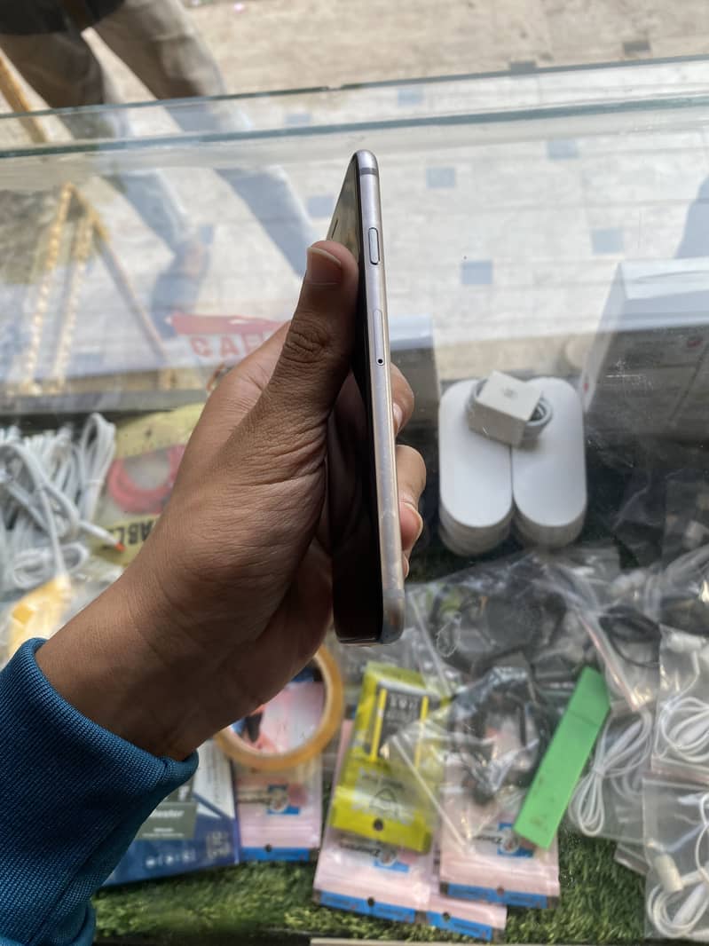 Apple iPhone 6S 0