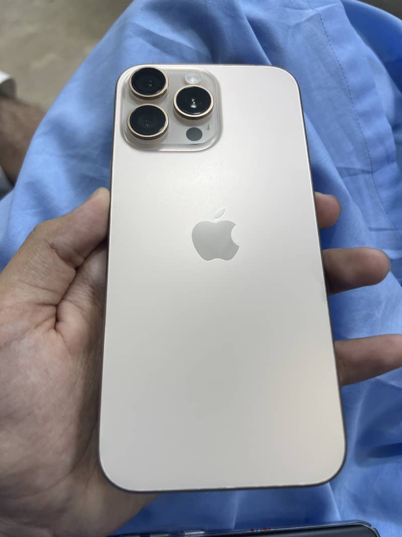 Apple iPhone 16 Pro Max 0
