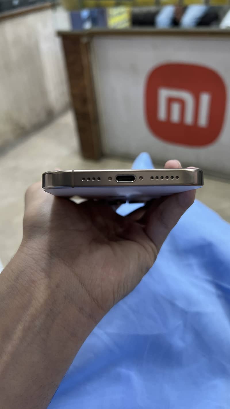 Apple iPhone 16 Pro Max 1