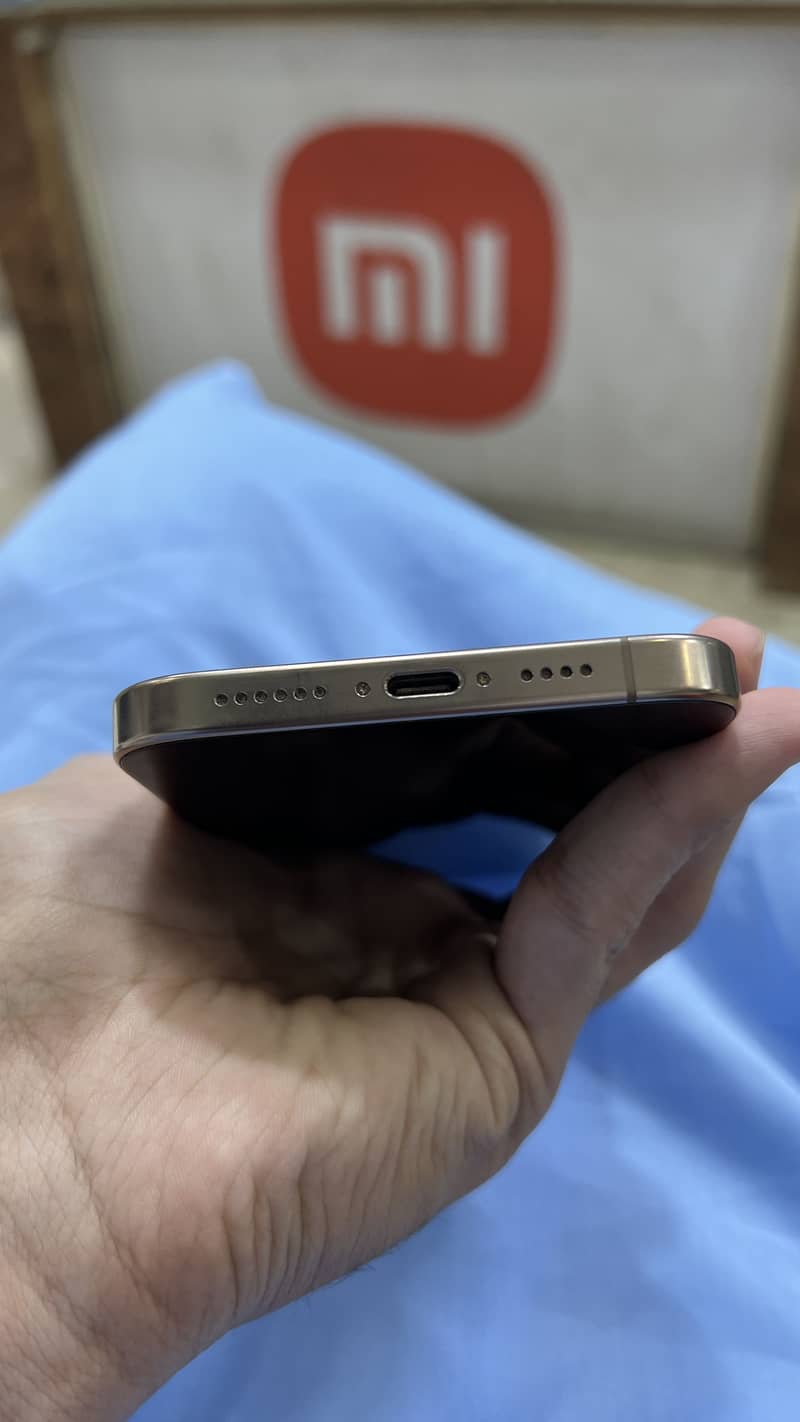 Apple iPhone 16 Pro Max 4