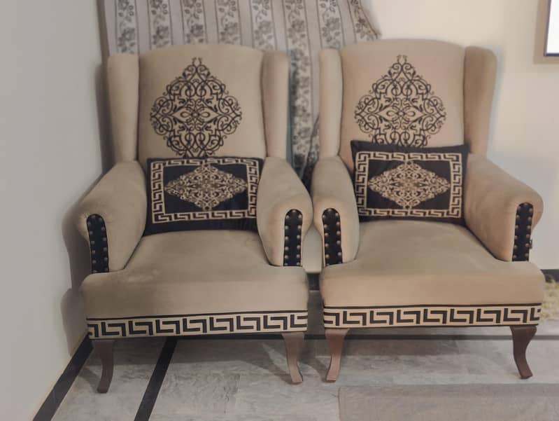 2 sofa chairs 0