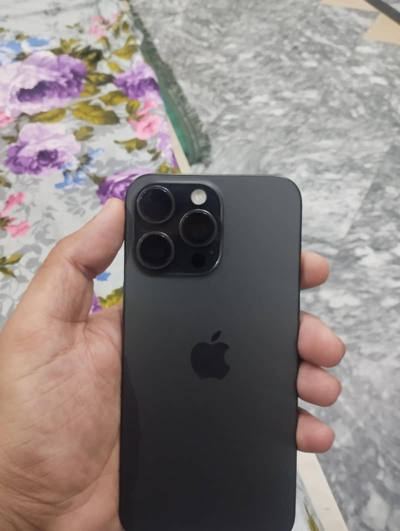 Apple iPhone 15 Pro Max 1