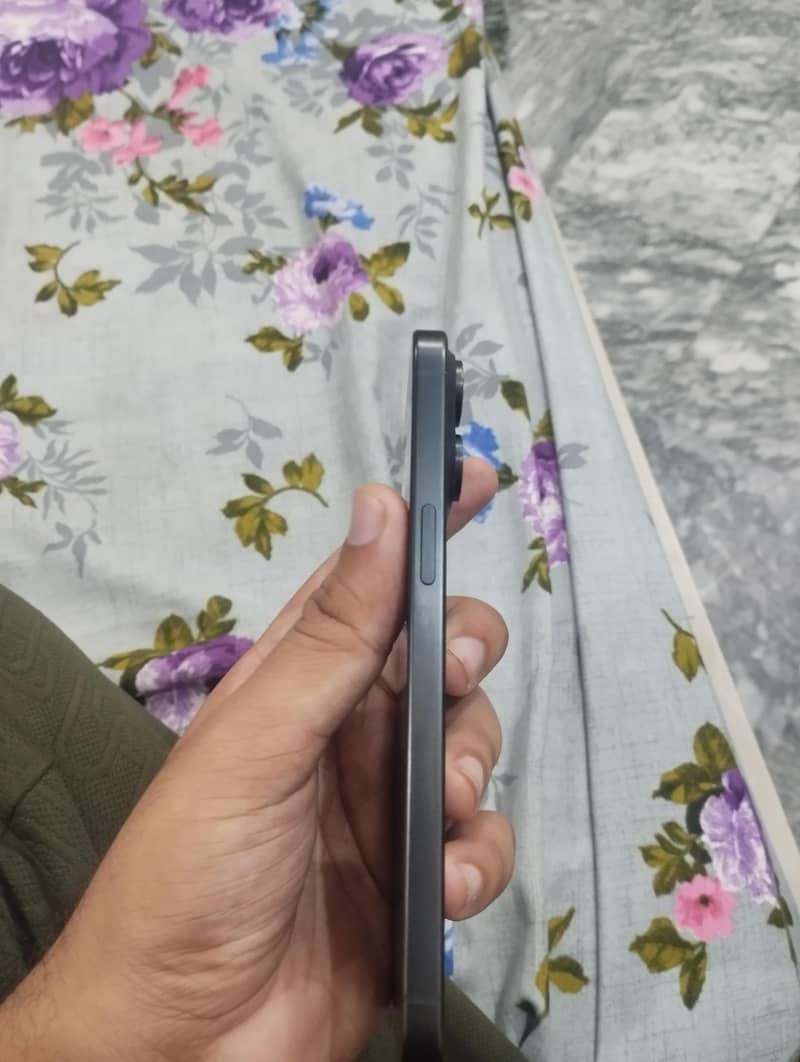 Apple iPhone 15 Pro Max 2