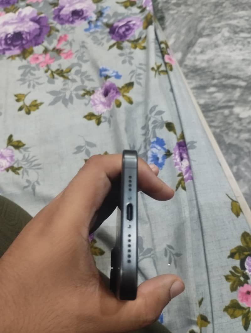 Apple iPhone 15 Pro Max 3