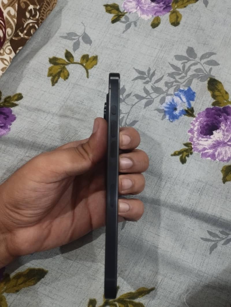 Apple iPhone 15 Pro Max 4