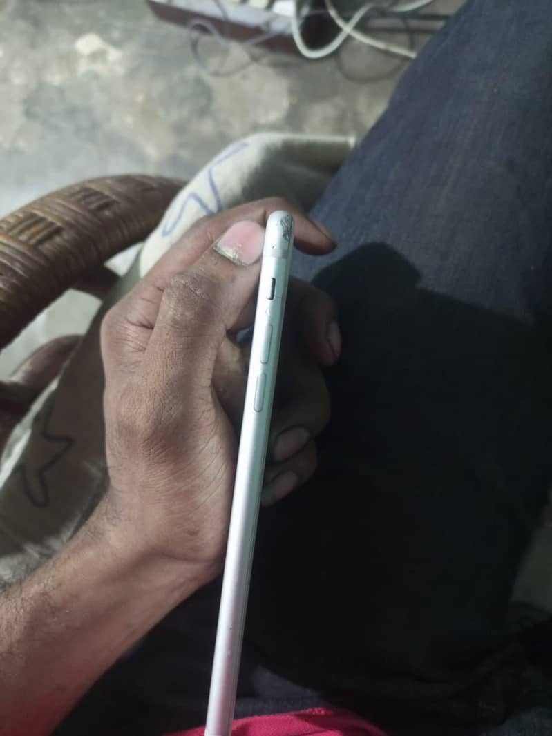 Apple iPhone 7 Plus 4