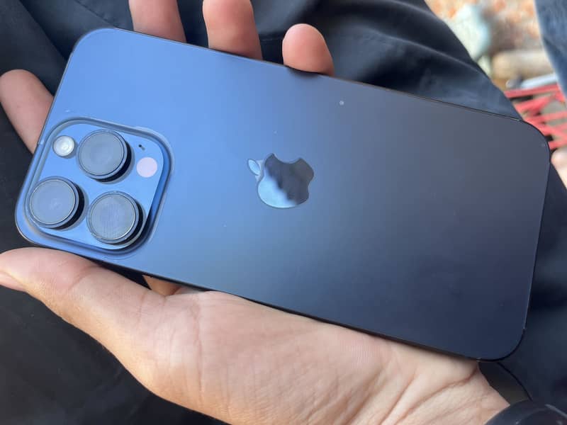 Apple iPhone 15 Pro Max 1