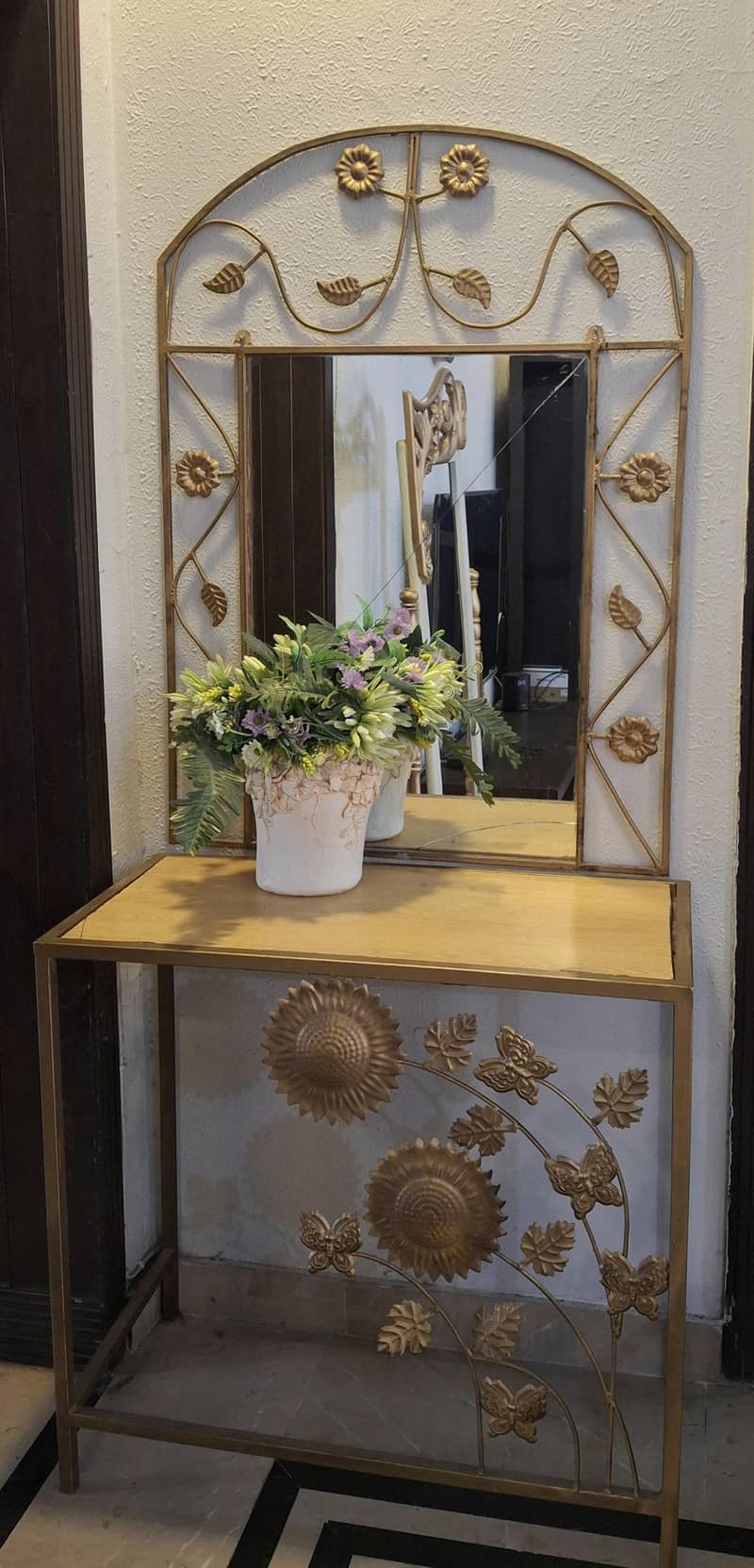 Golden Console Table with Mirror 1