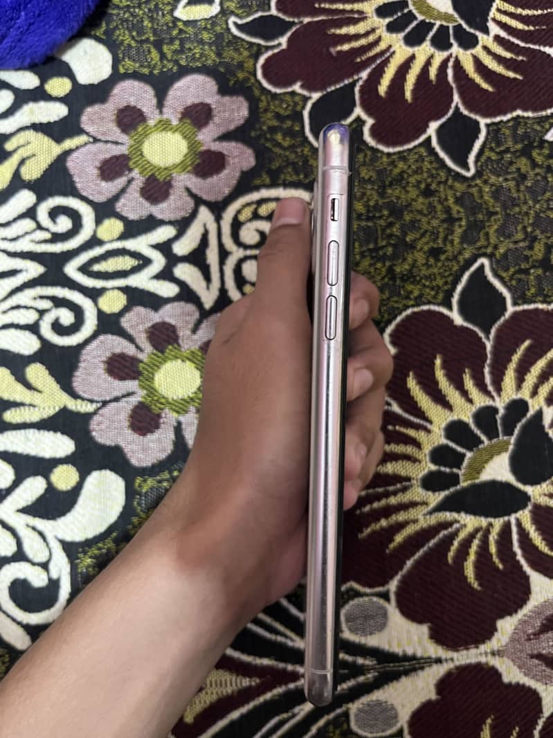 Apple iPhone 11 Pro Max 1