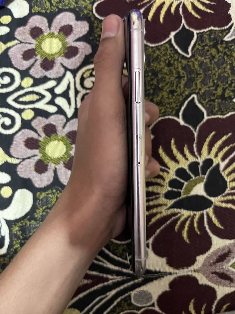 Apple iPhone 11 Pro Max 2