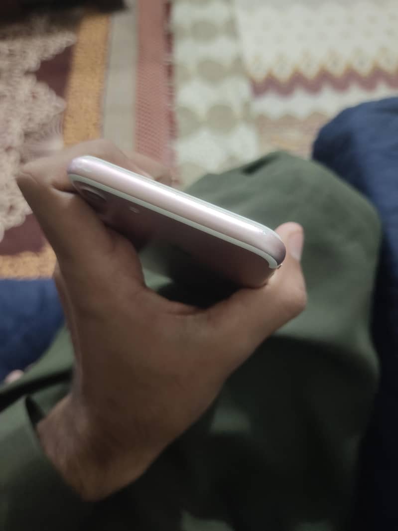 Apple iPhone 7 2
