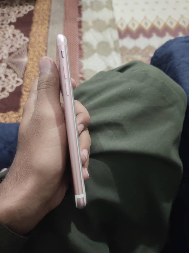 Apple iPhone 7 3