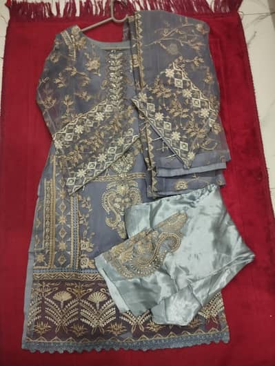 fancy grey 3piece suit -worn only once - size small