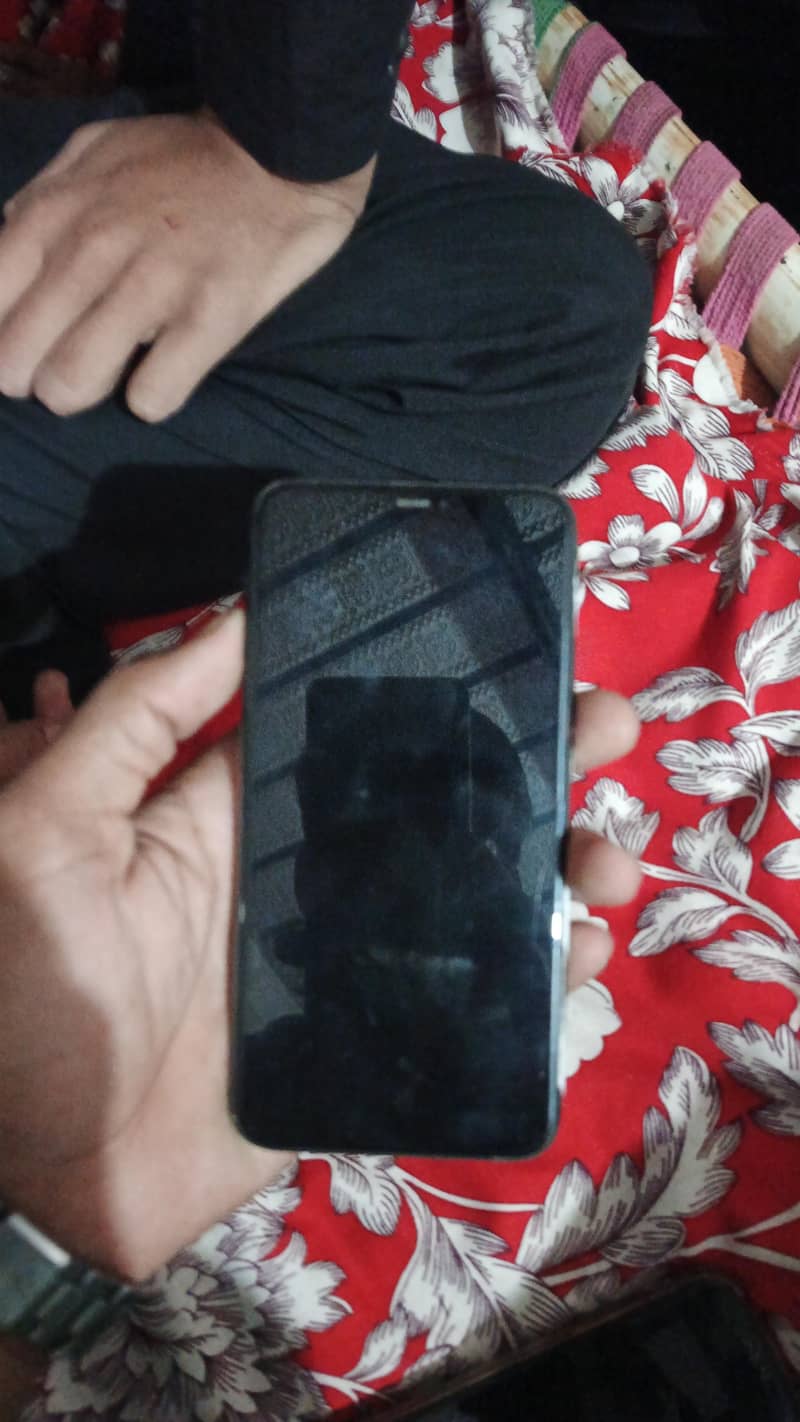 Apple iPhone 11 Pro Max 2