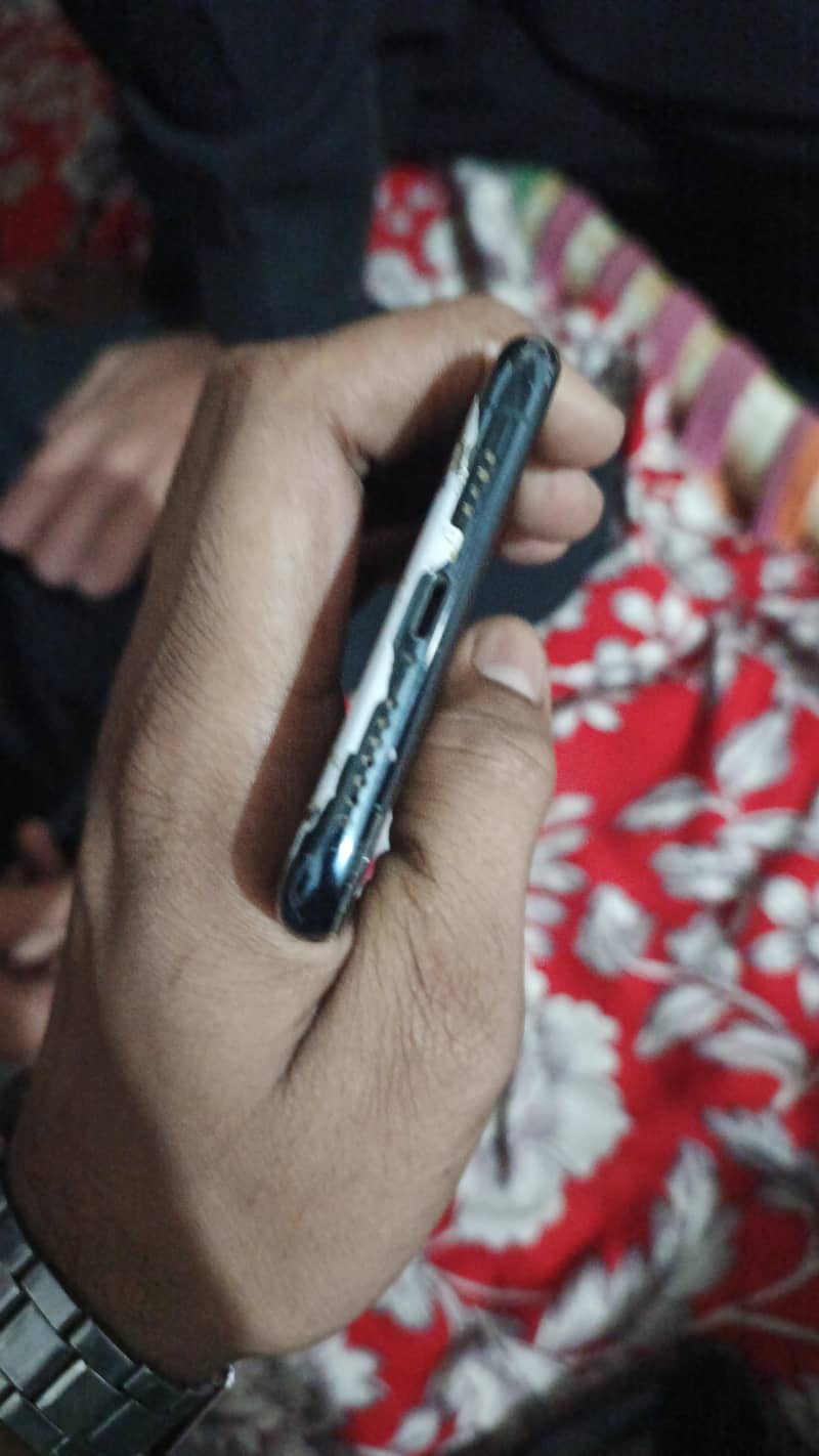 Apple iPhone 11 Pro Max 3