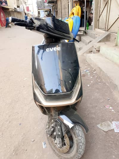 bhatren condition full power battery  colour black gold