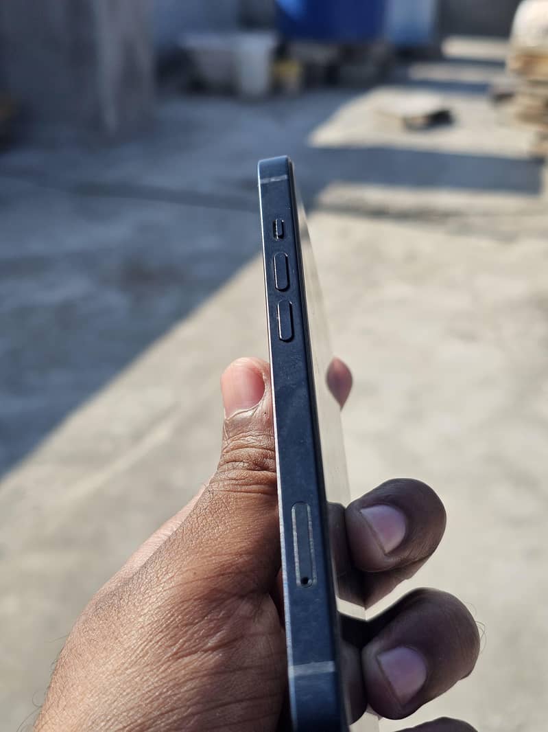 Apple iPhone 13 3