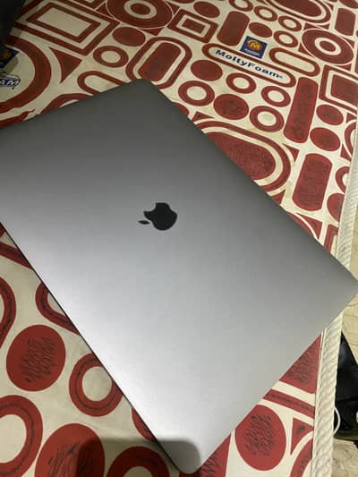 Macbook Pro 2019  16 inch 32Gb i7 6 Core 512 SSD