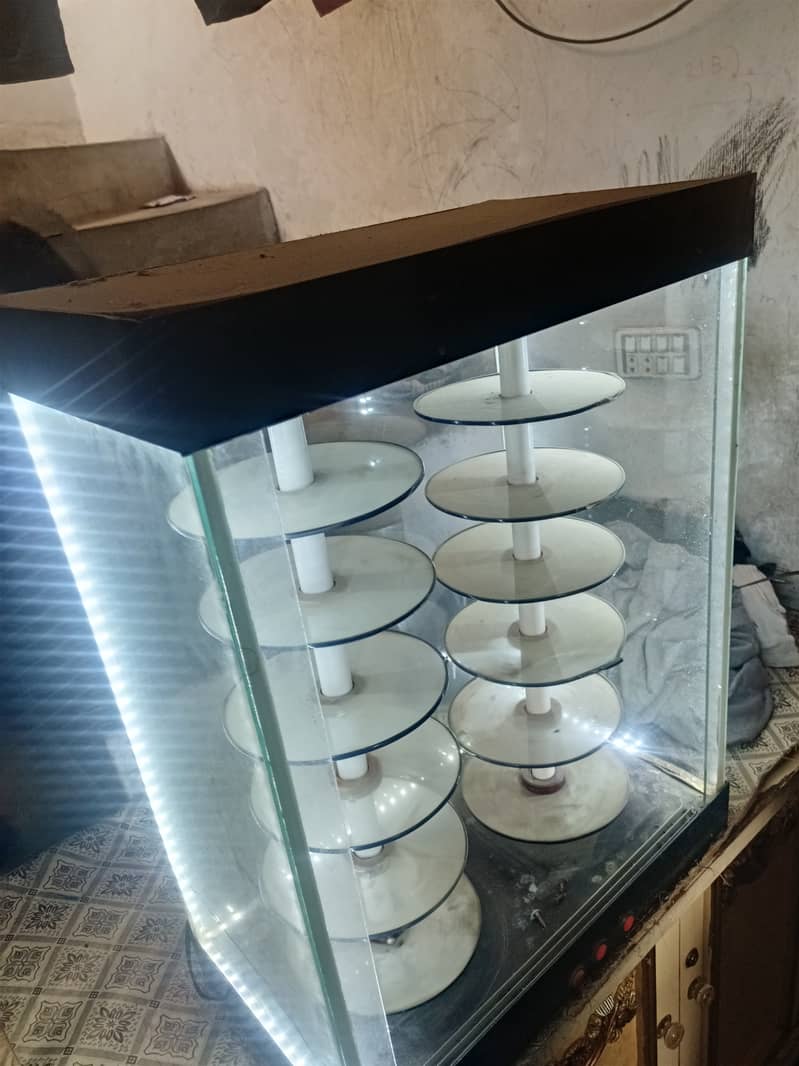  شیشے کا خوبصورت ڈسپلے شوکیس برائے فروخت 0